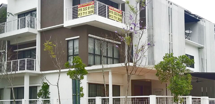 Rumah Teres 2 1/2 Tingkat Sutera Damansara - Perumahan 